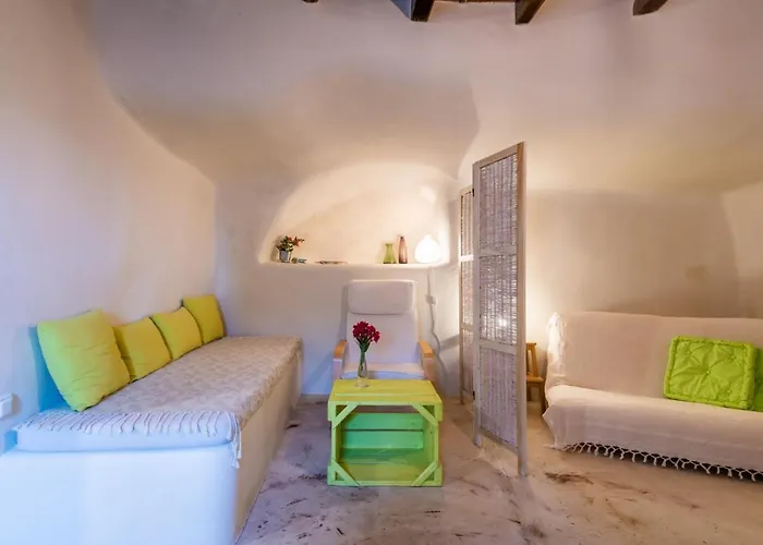 Aloni Cave House Пачаина