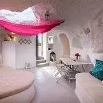 Aloni Cave House *