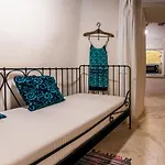 Aloni Cave House *
