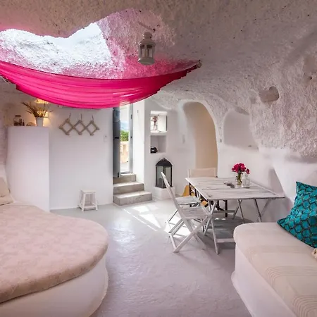 Aloni Cave House *