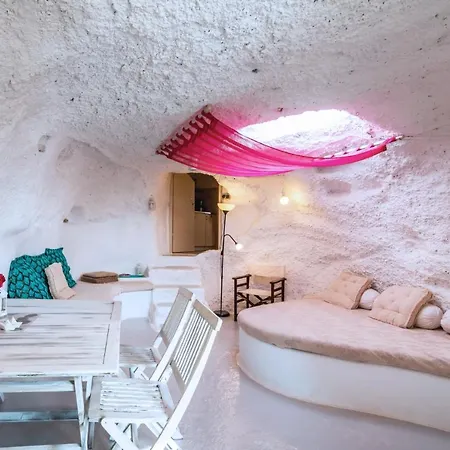 Aloni Cave House Villa *