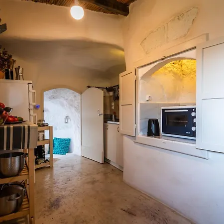 Aloni Cave House Villa *