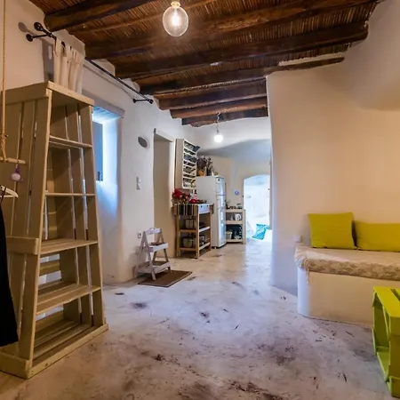 Aloni Cave House Villa *