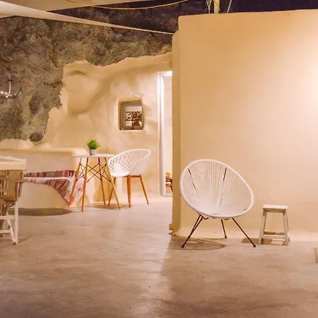 Aloni Cave House Villa *