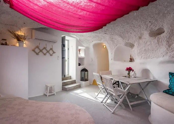 Aloni Cave House * Pachaina