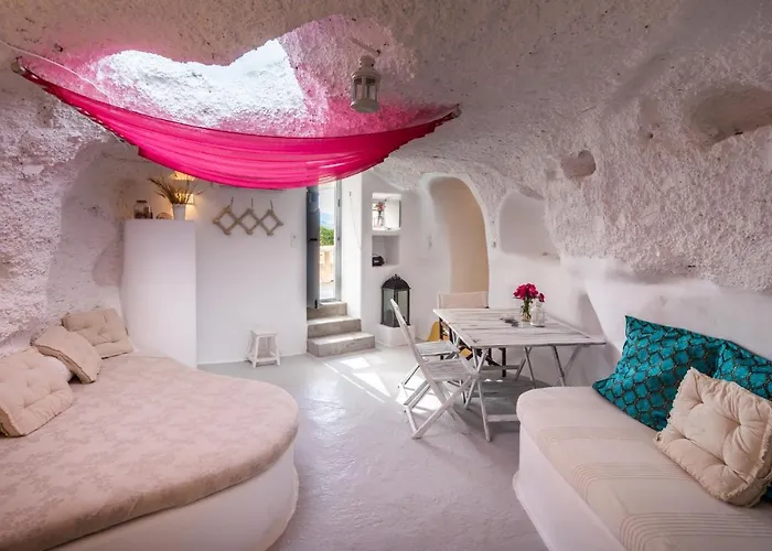 Aloni Cave House *