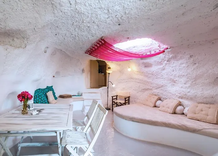 Aloni Cave House Villa *